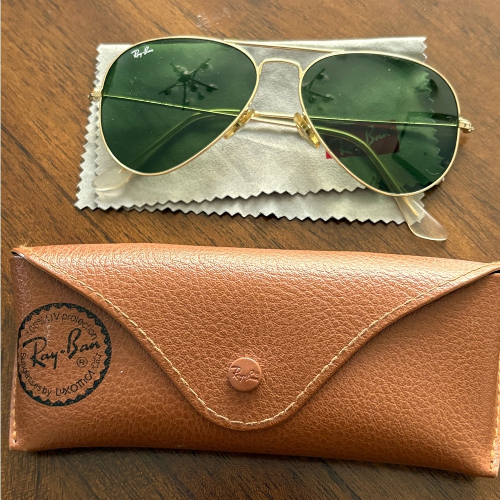 Ray-Ban Classic Aviator Sunglasses with Case